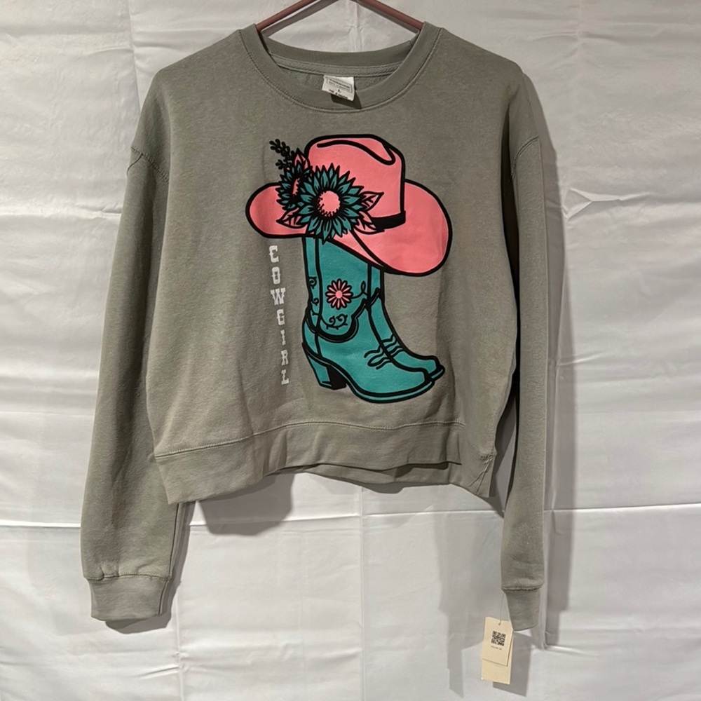 Women’s Relaxed Gray Sweatshirt with Pink Hat Graphic​